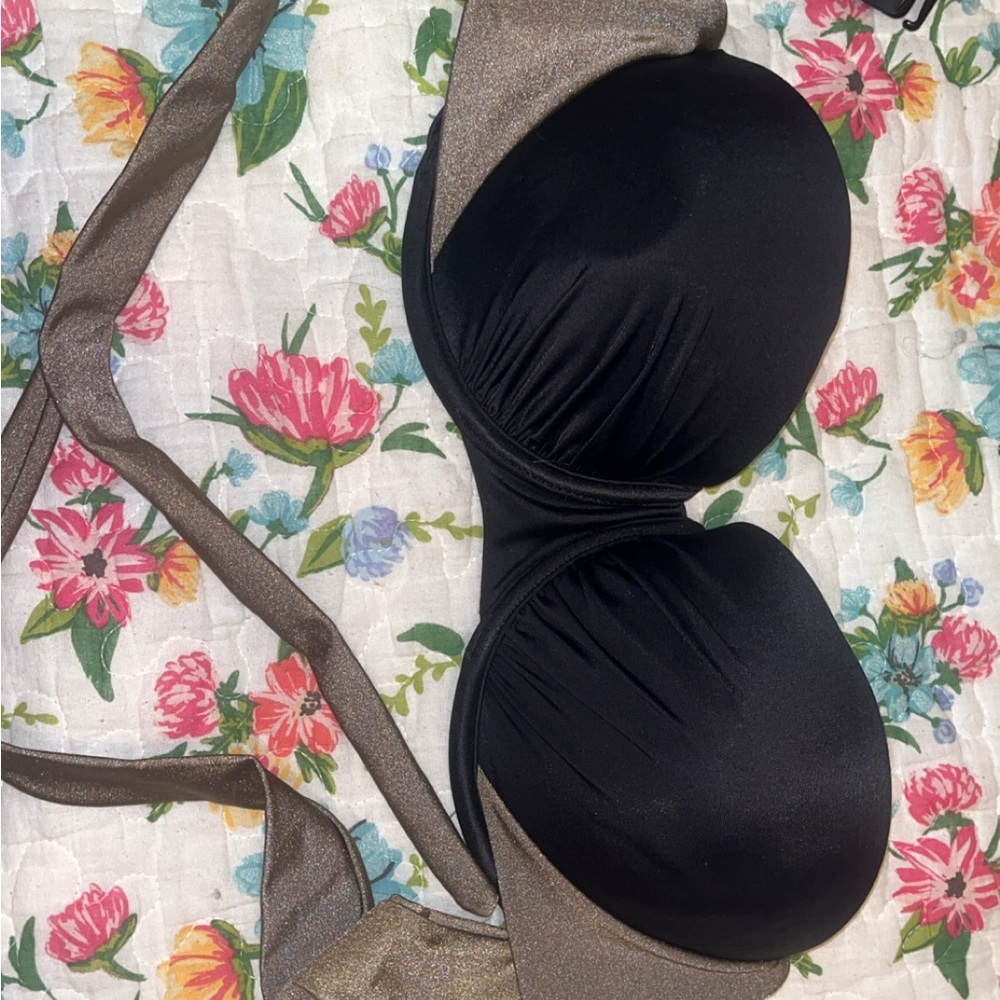 VENUS Black Bikini Swimwear with Sleek Design